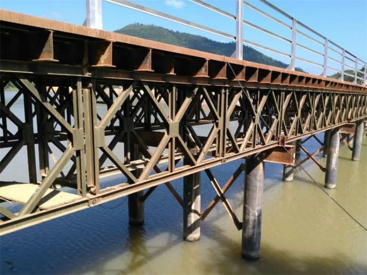 贝雷桥梁厂家解析的贝雷桥安装架设方法——悬臂推出法