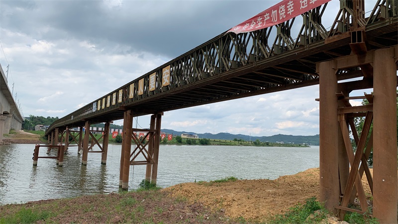 南充西河跨西河大桥-200型钢便桥